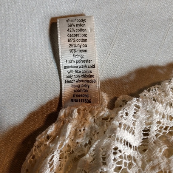 BELLE BIRD Cream Lace Blouse - Picture 5 of 5